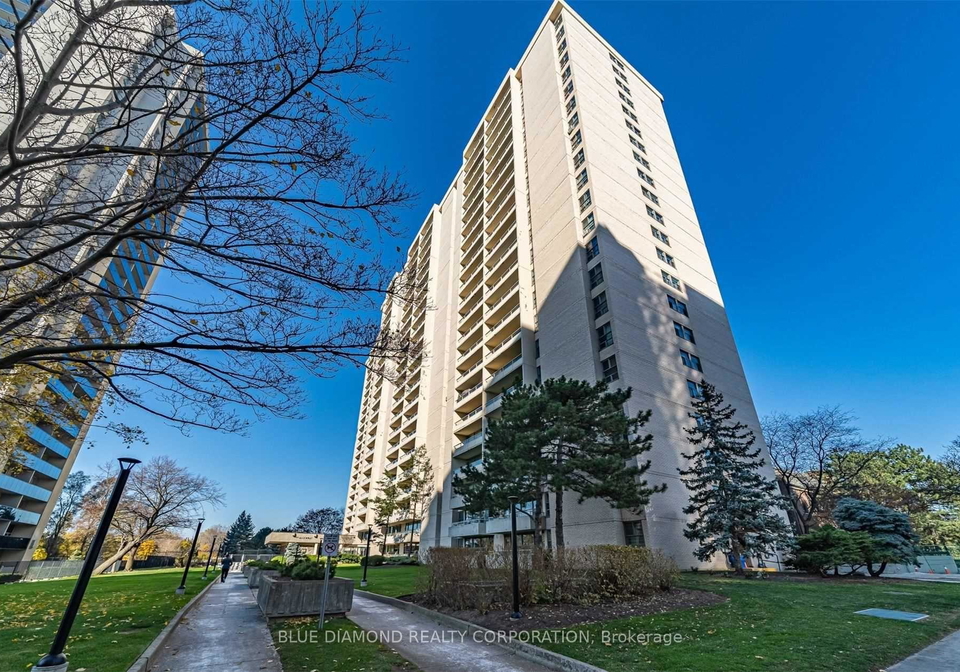 360-ridelle-avenue-toronto-north-york-ontario-w13696768