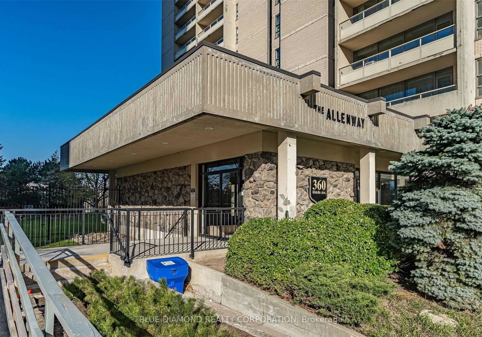 360-ridelle-avenue-toronto-north-york-ontario-w13696768