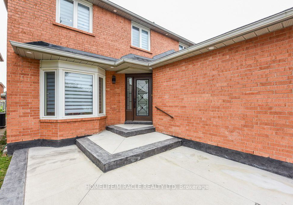 5449-heritage-hills-boulevard-mississauga-ontario-w13696856