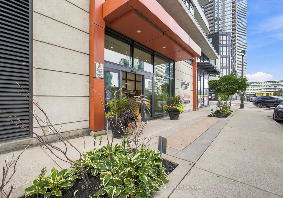 4065-brickstone-mews-mississauga-ontario-w13697476