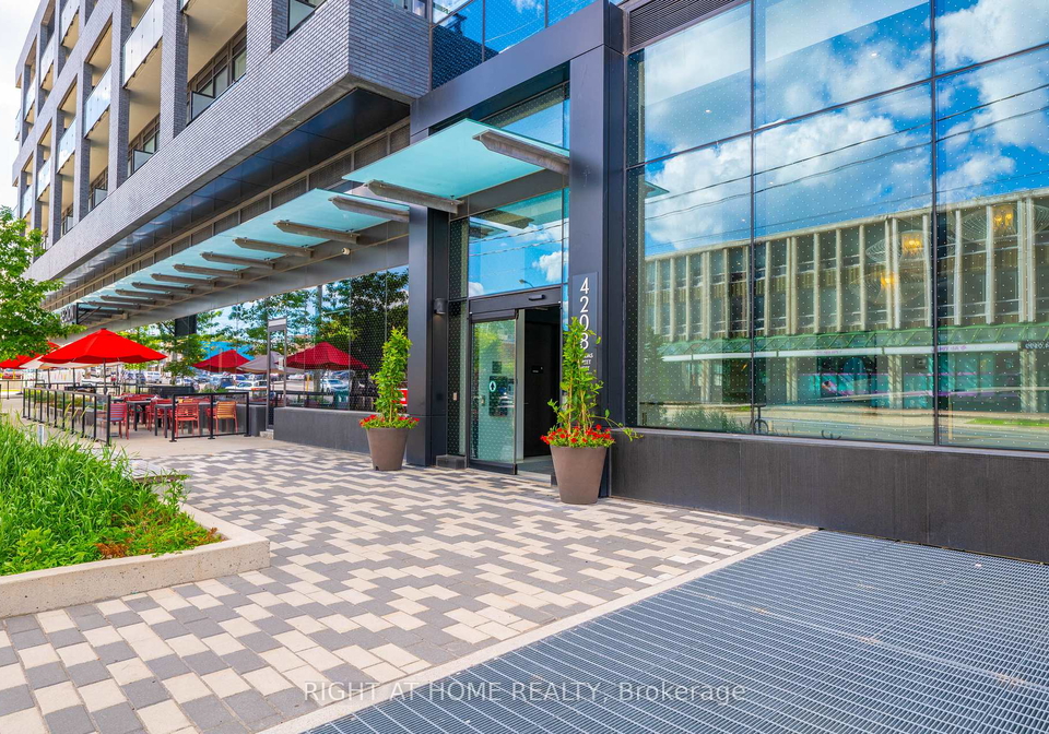 4208-dundas-street-w-toronto-etobicoke-ontario-w13697806