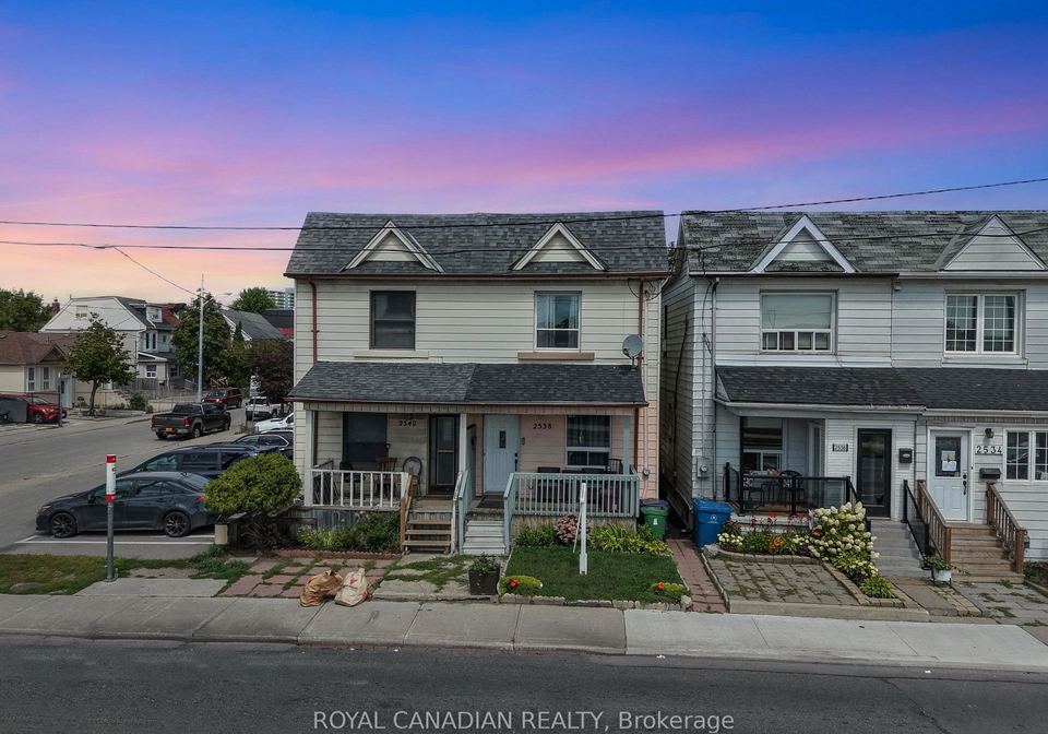 2538-st-clair-avenue-w-toronto-toronto-ontario-w13697852