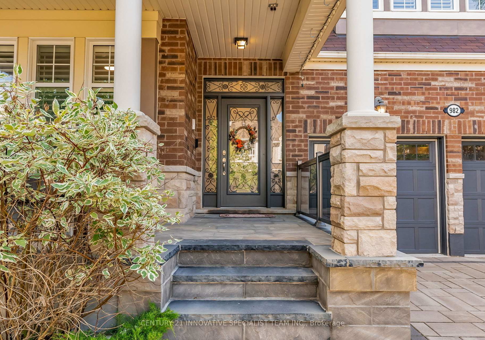 982-syndenham-lane-milton-ontario-w13698024