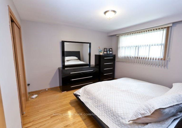 8-stanwood-crescent-toronto-york-ontario-w13698212