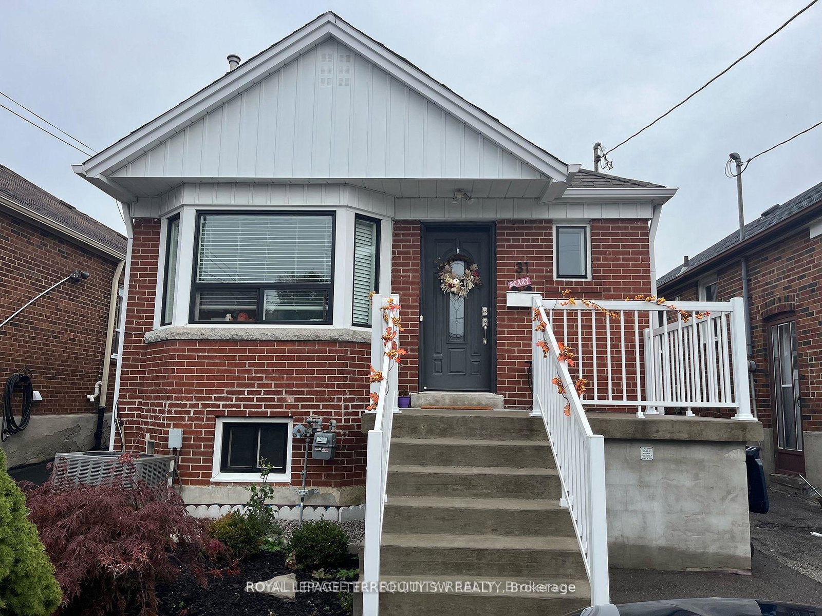 31-chamberlain-avenue-toronto-north-york-ontario-w13698242