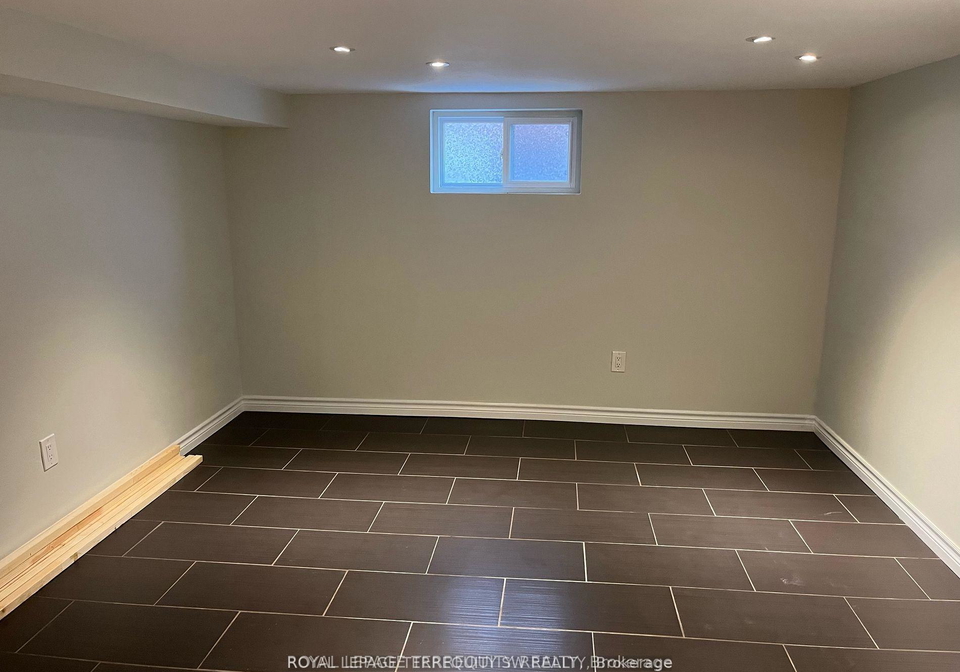 31-chamberlain-avenue-toronto-north-york-ontario-w13698242