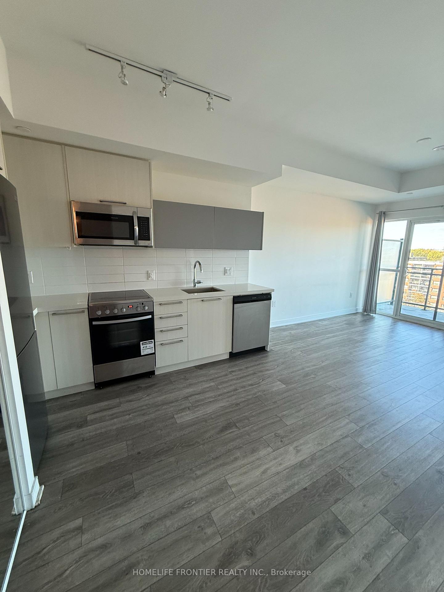 25-neighbourhood-lane-toronto-etobicoke-ontario-w13698338