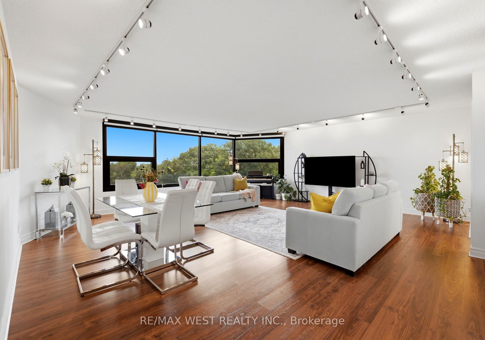 1300-bloor-street-mississauga-ontario-w13698366