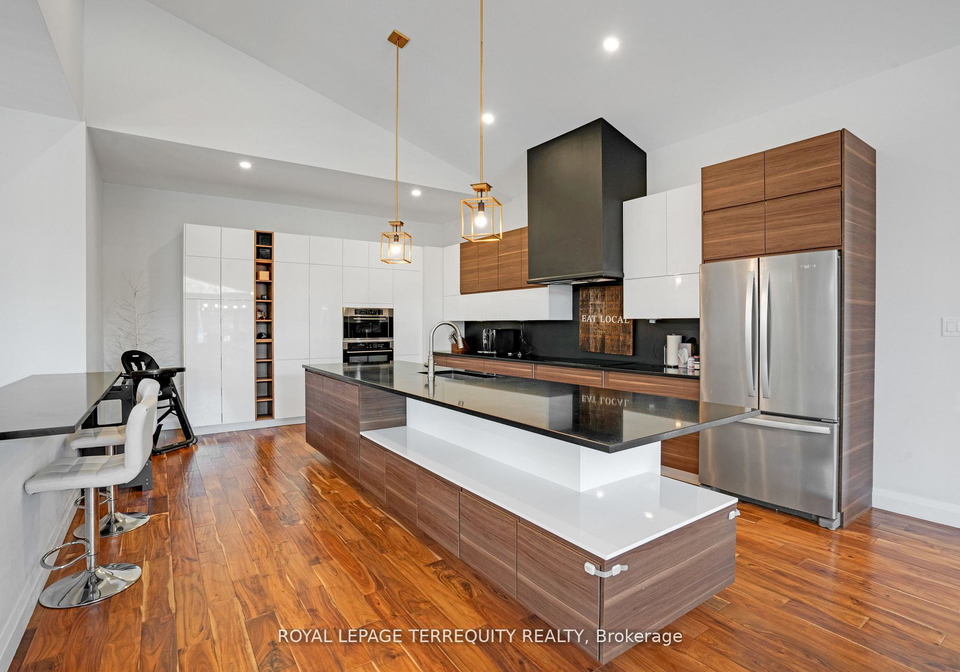 716-north-shore-boulevard-e-burlington-ontario-w13698454
