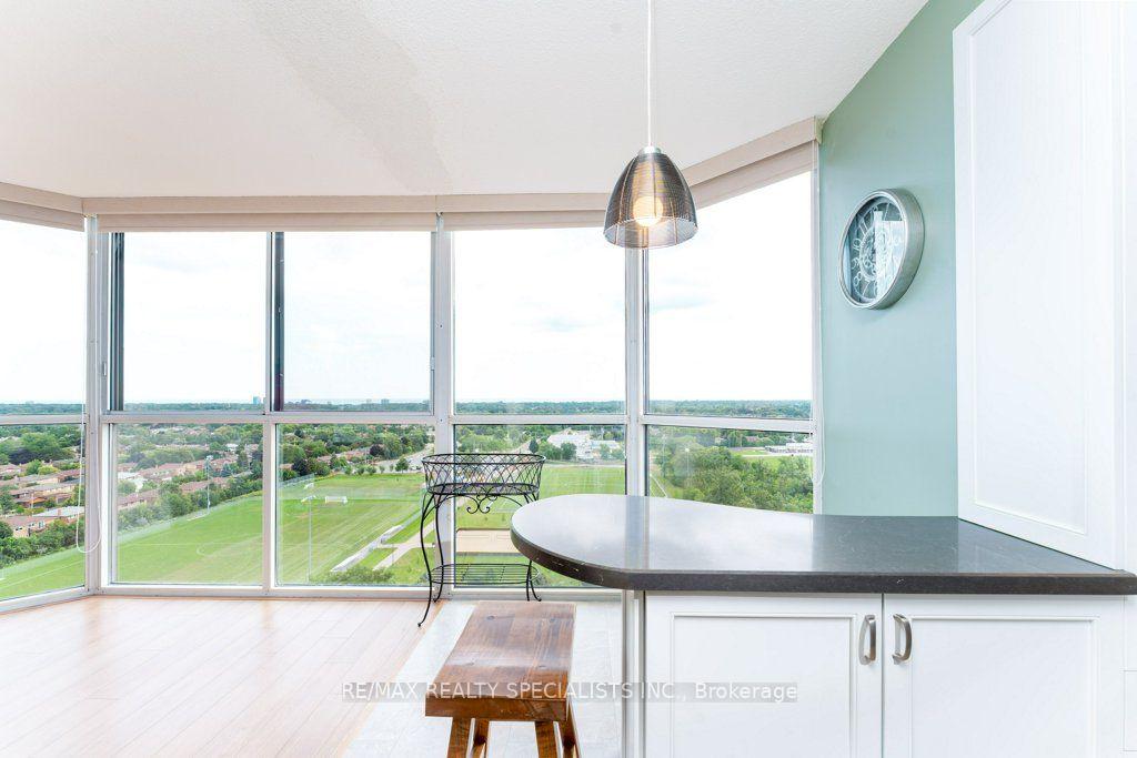 880-dundas-street-w-mississauga-ontario-w13698600