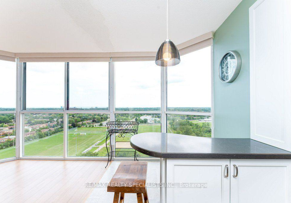 880-dundas-street-w-mississauga-ontario-w13698600