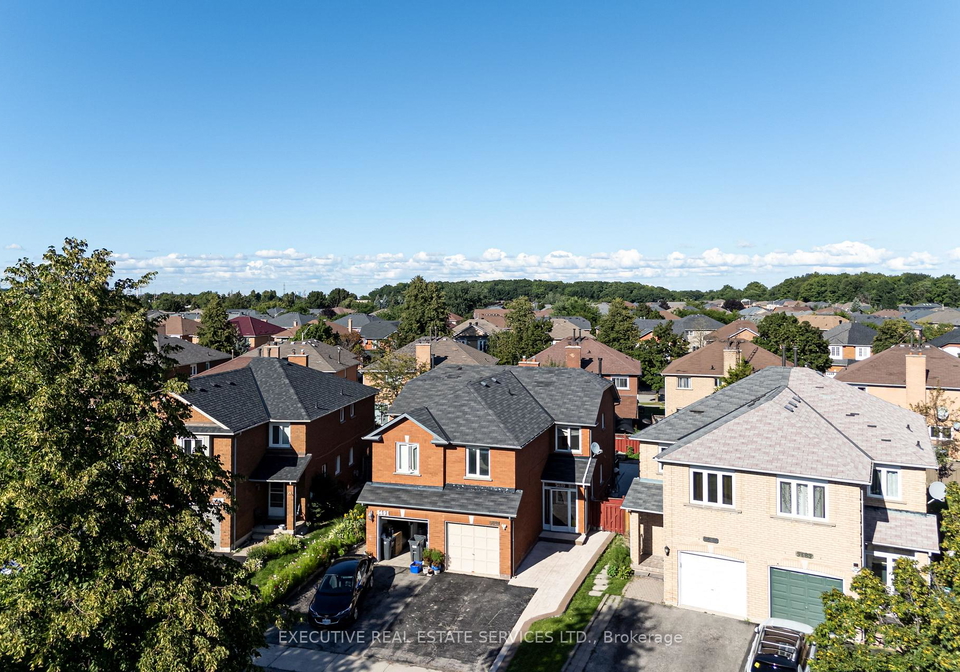 5489-cosmic-crescent-mississauga-ontario-w13698858