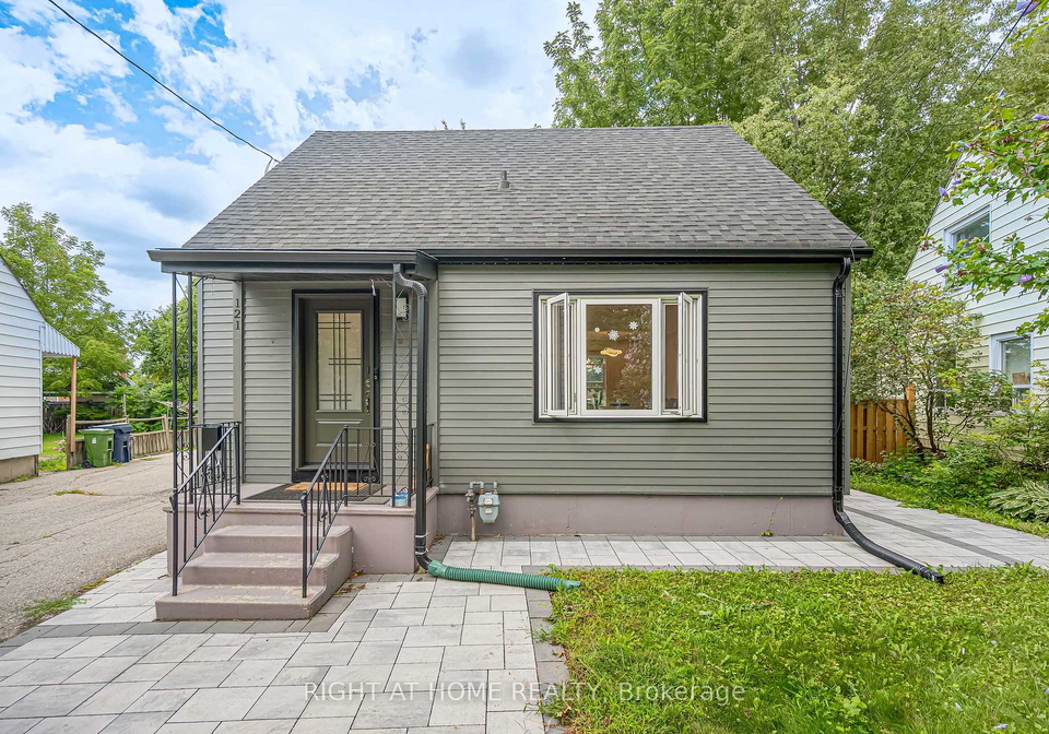 121-hearst-circle-toronto-north-york-ontario-w13698888