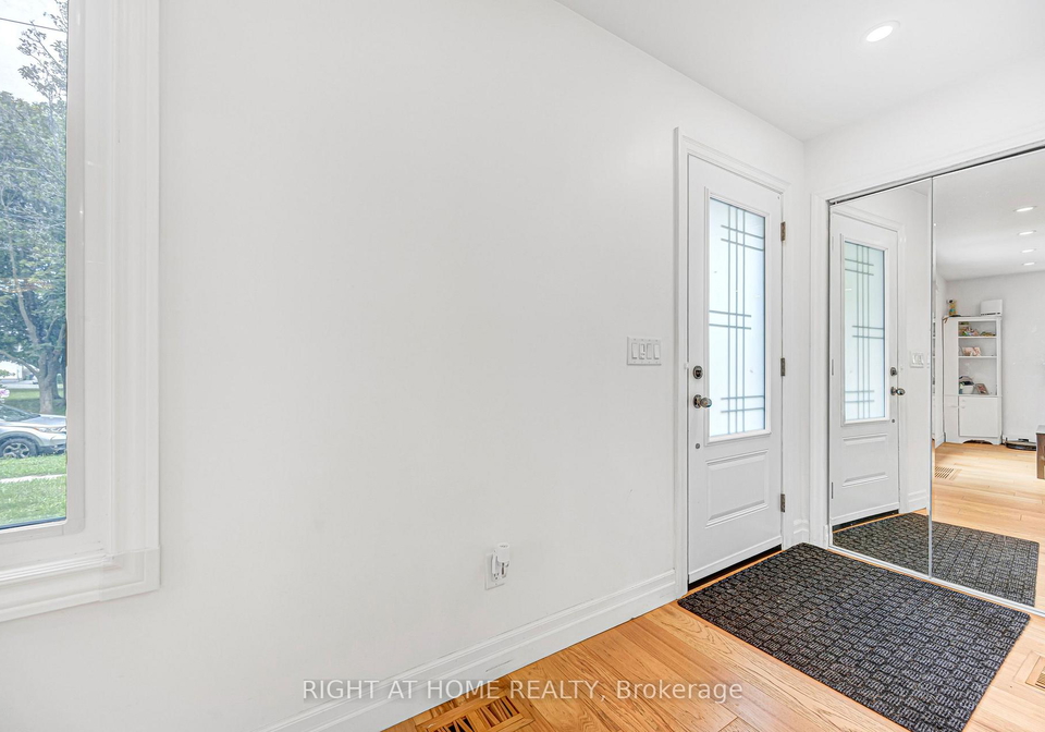 121-hearst-circle-toronto-north-york-ontario-w13698888