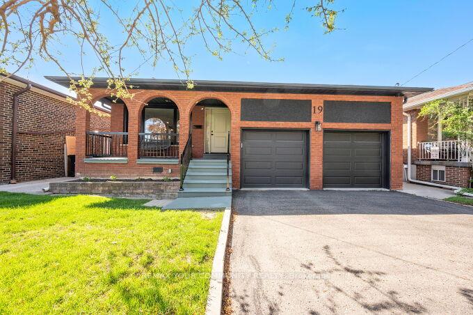 19-hamer-boulevard-toronto-etobicoke-ontario-w13699230