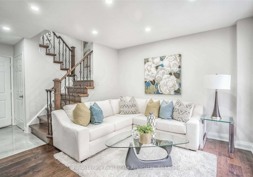 7153-fairmeadow-crescent-mississauga-ontario-w13699340