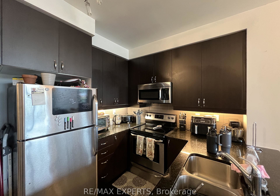 1185-the-queensway-toronto-etobicoke-ontario-w13699584