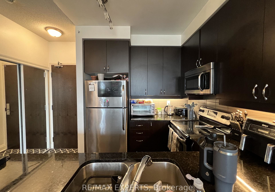 1185-the-queensway-toronto-etobicoke-ontario-w13699584