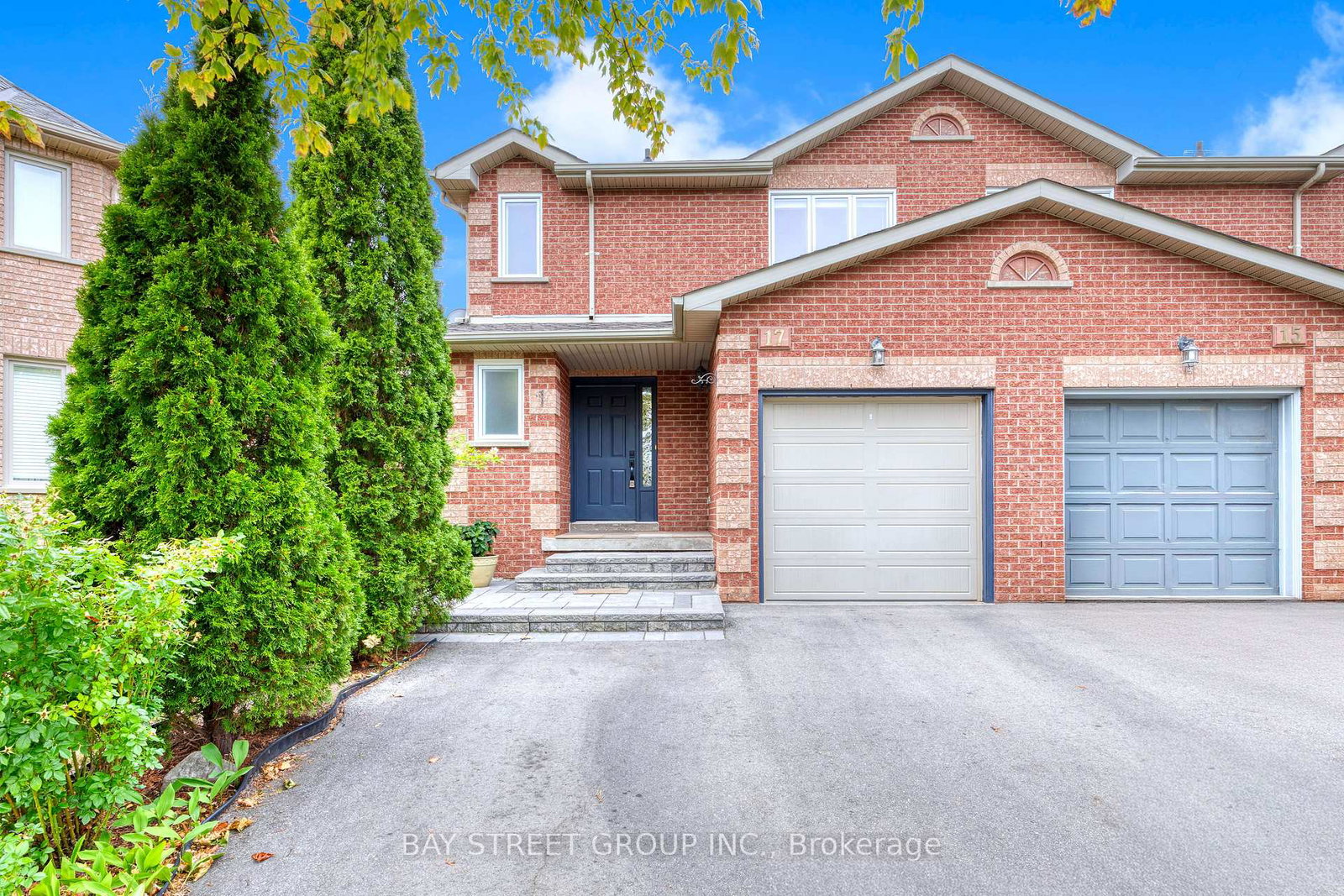 17-inverhuron-trail-oakville-ontario-w13699692