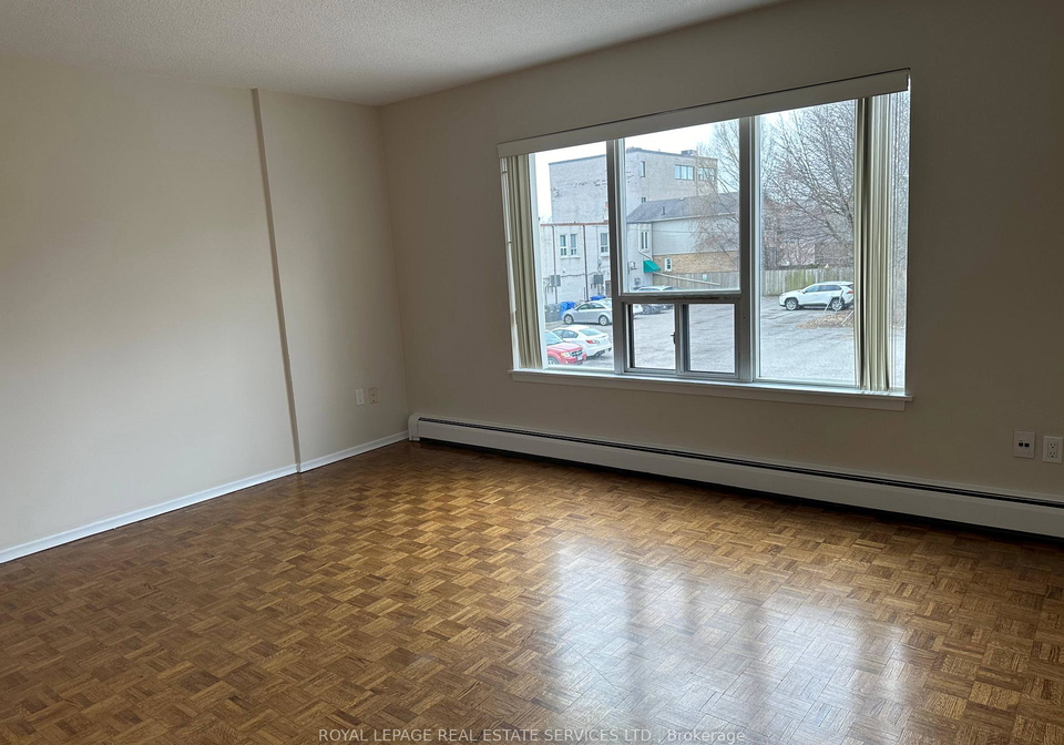 7-mohawk-avenue-mississauga-ontario-w13700036