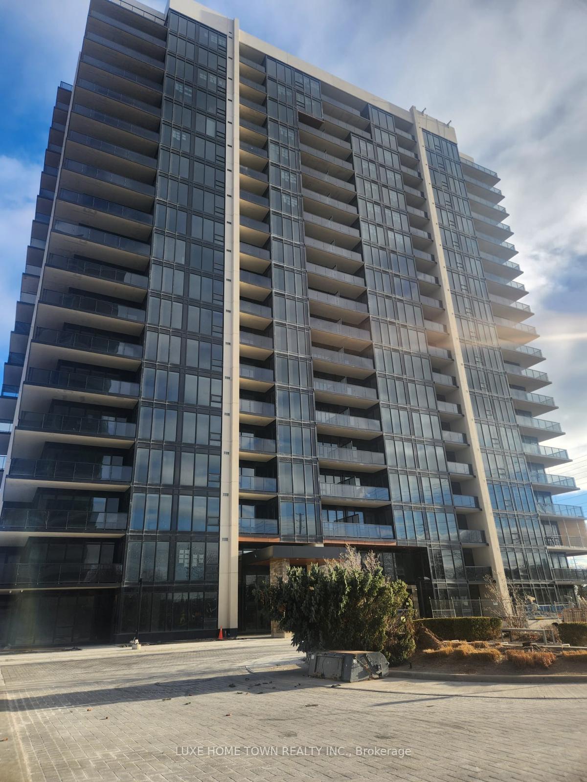 1035-southdown-road-mississauga-ontario-w13700096
