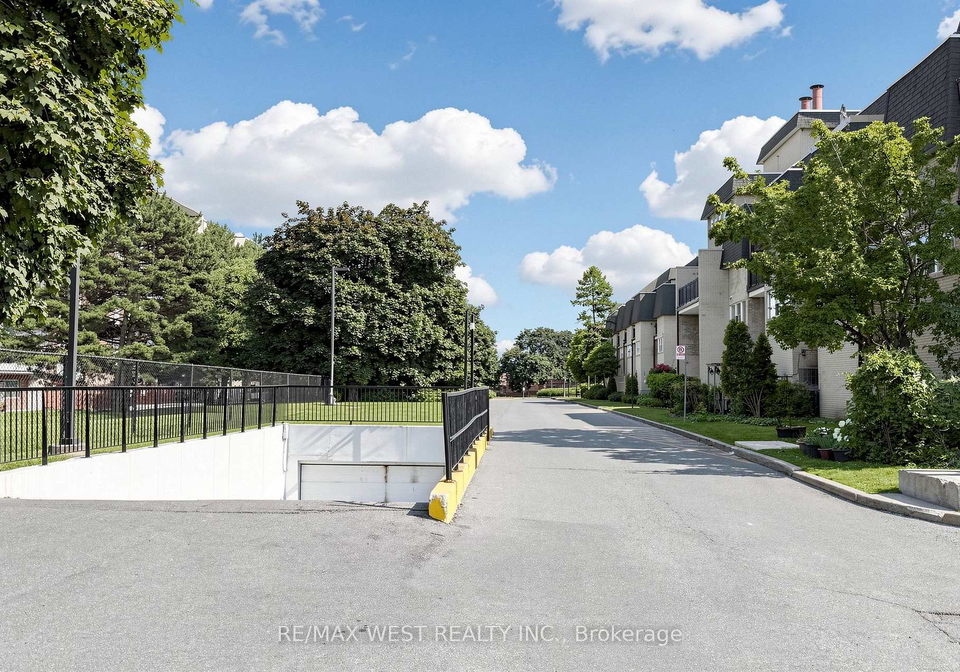 1624-bloor-street-mississauga-ontario-w13700198
