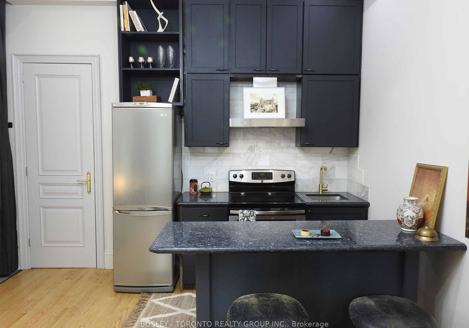 2lansdowne-avenue-toronto-toronto-ontario-w13700516