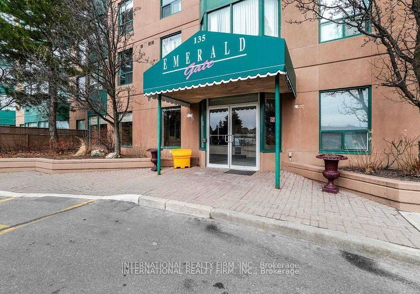 135-hillcrest-avenue-mississauga-ontario-w13700668
