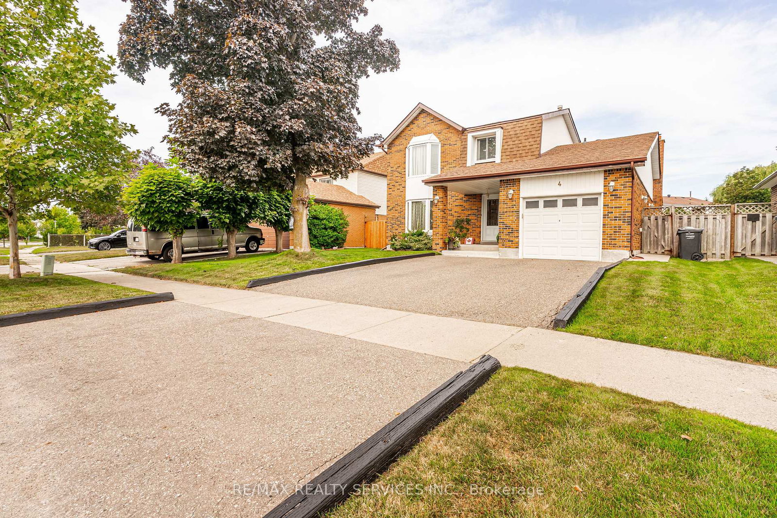 4-markham-street-brampton-ontario-w13700898