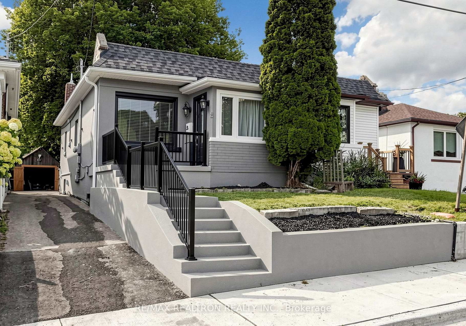 8-villa-road-toronto-etobicoke-ontario-w13700970