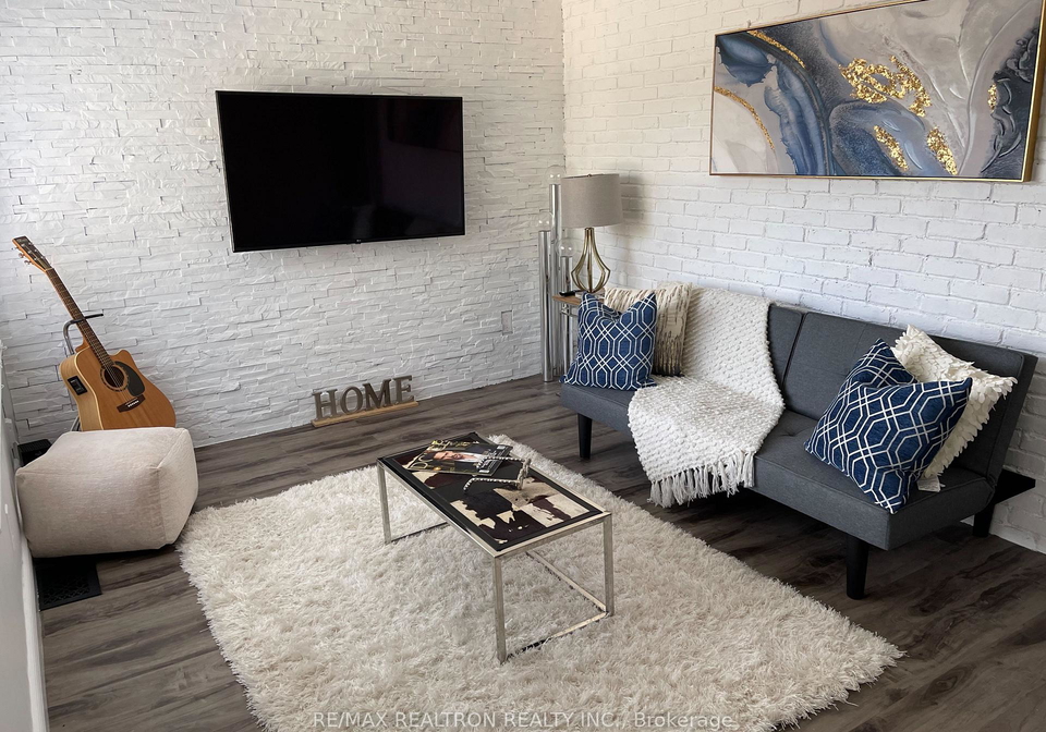 8-villa-road-toronto-etobicoke-ontario-w13700970