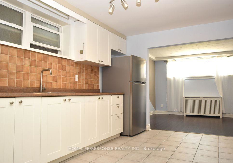 42-emerald-crescent-toronto-etobicoke-ontario-w13701996