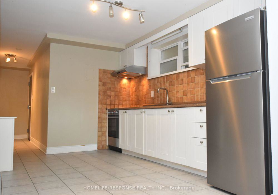 42-emerald-crescent-toronto-etobicoke-ontario-w13701996