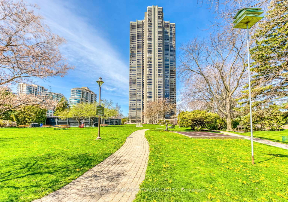 2045-lakeshore-boulevard-w-toronto-etobicoke-ontario-w13702238