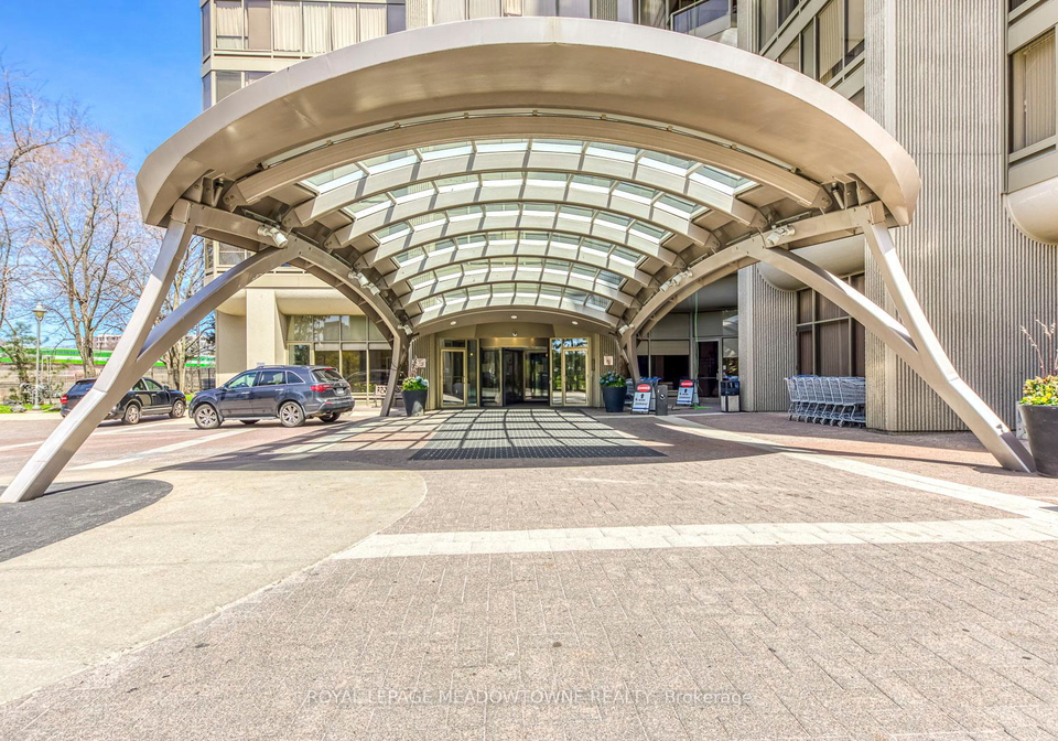 2045-lakeshore-boulevard-w-toronto-etobicoke-ontario-w13702238