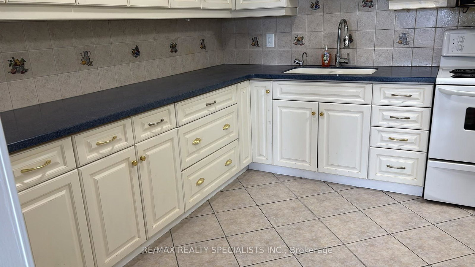 85-emmett-avenue-toronto-north-york-ontario-w13702354