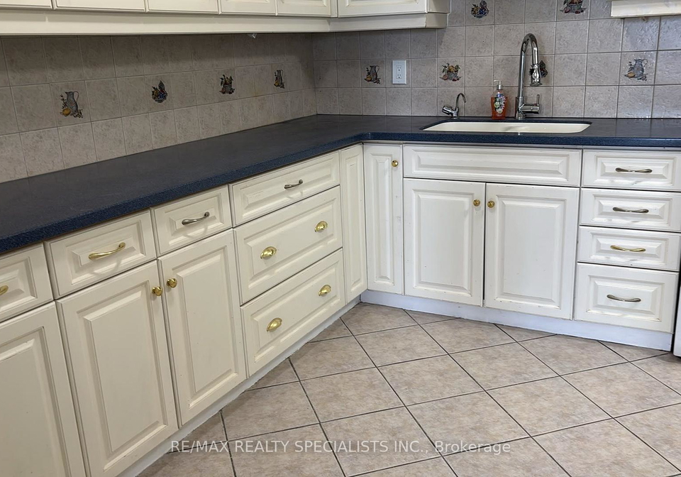 85-emmett-avenue-toronto-north-york-ontario-w13702354