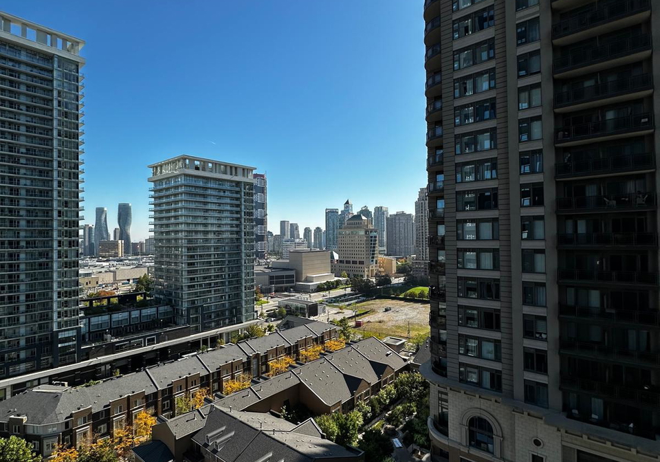 395-square-one-drive-mississauga-ontario-w13702538