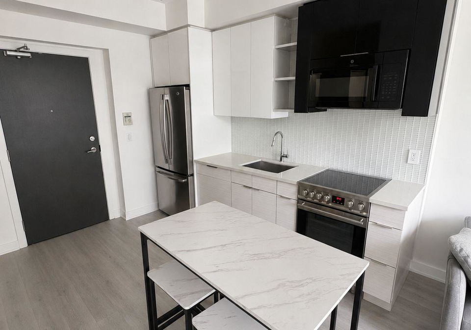 33-shore-breeze-drive-toronto-etobicoke-ontario-w13702810
