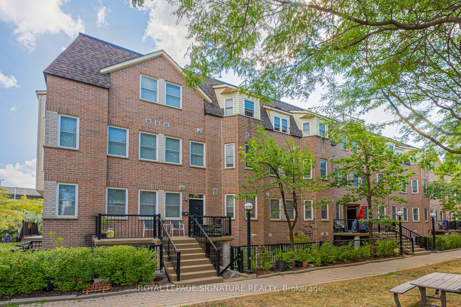 760-lawrence-avenue-w-toronto-north-york-ontario-w13703026
