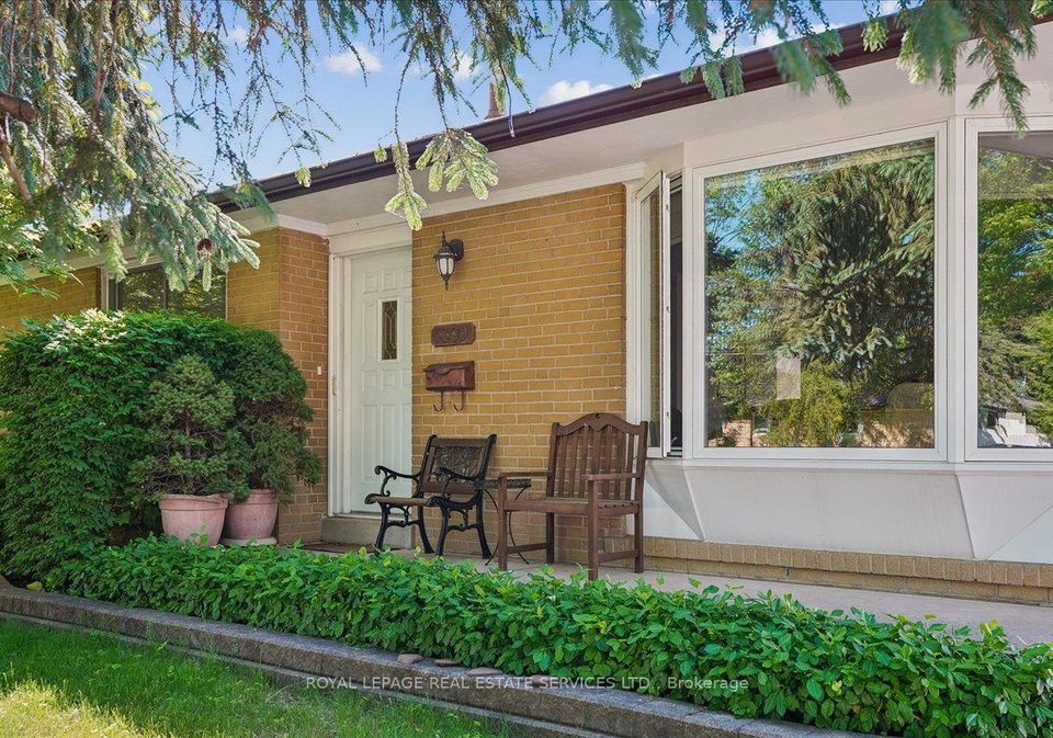 1309-warwick-avenue-oakville-ontario-w13703260