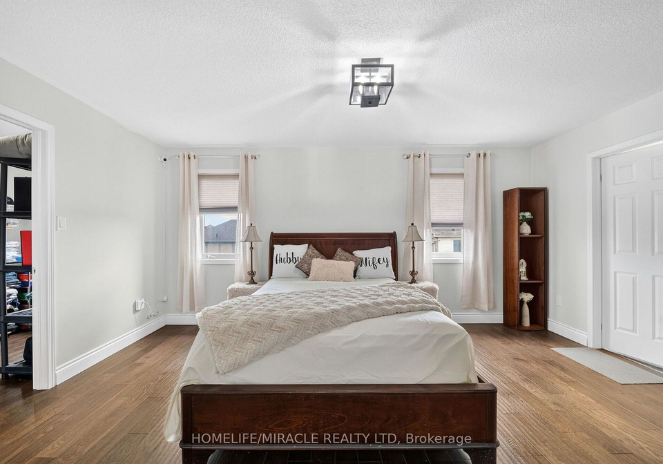 452-tyrone-crescent-milton-ontario-w13703474
