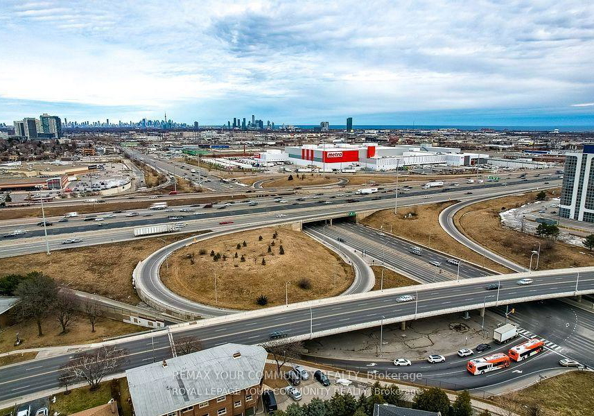18-terryellen-crescent-toronto-etobicoke-ontario-w13703620