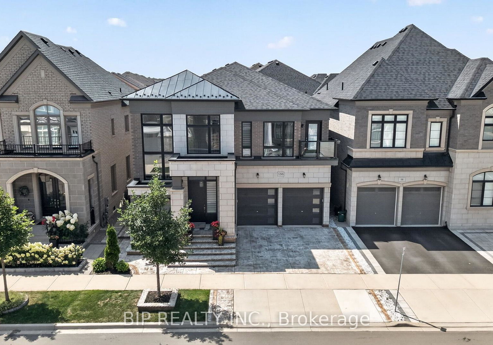 3298-post-road-oakville-ontario-w13704068