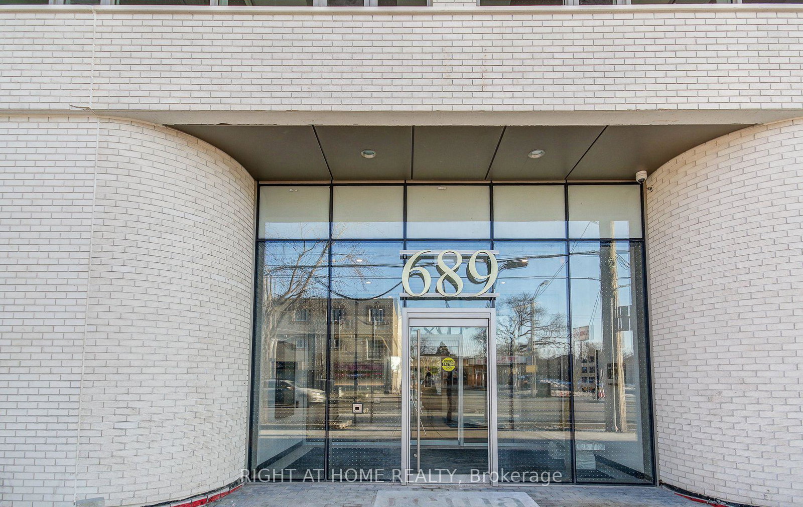 689-the-queensway-toronto-etobicoke-ontario-w13704070