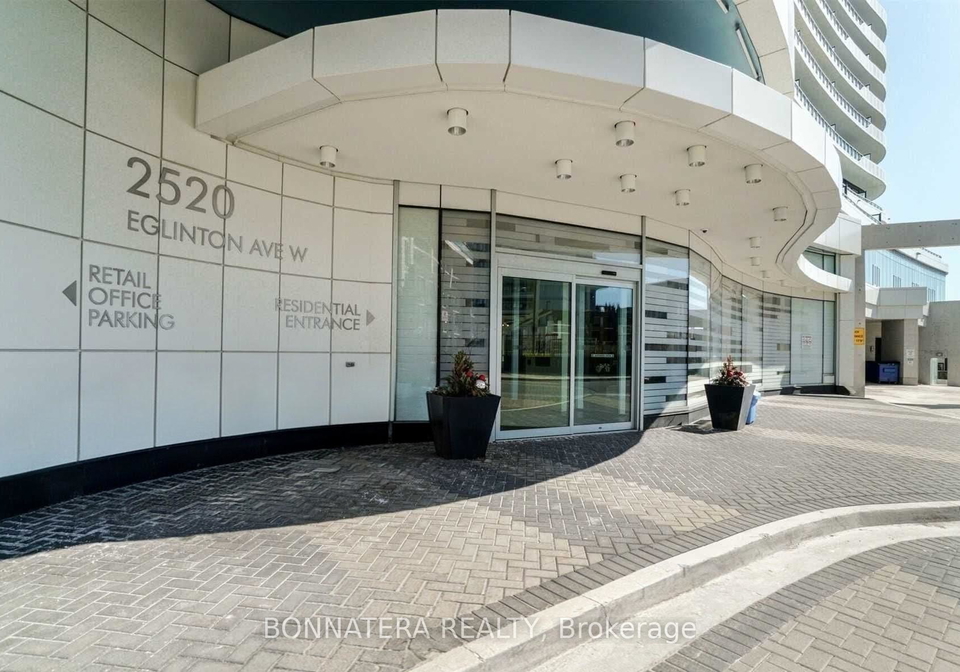 2520-eglinton-avenue-w-mississauga-ontario-w13704474