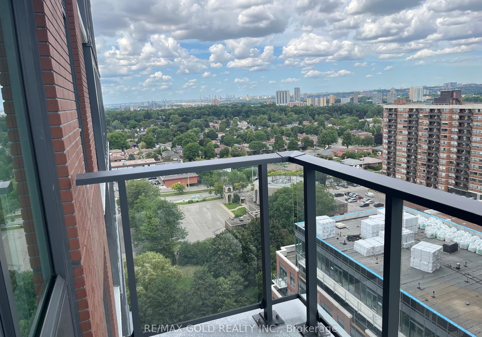 4010-eglinton-avenue-toronto-etobicoke-ontario-w13704528