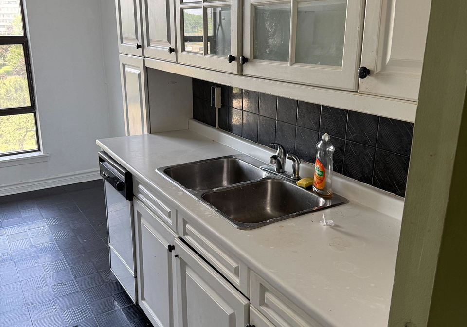 21-knightsbridge-road-brampton-ontario-w13704598