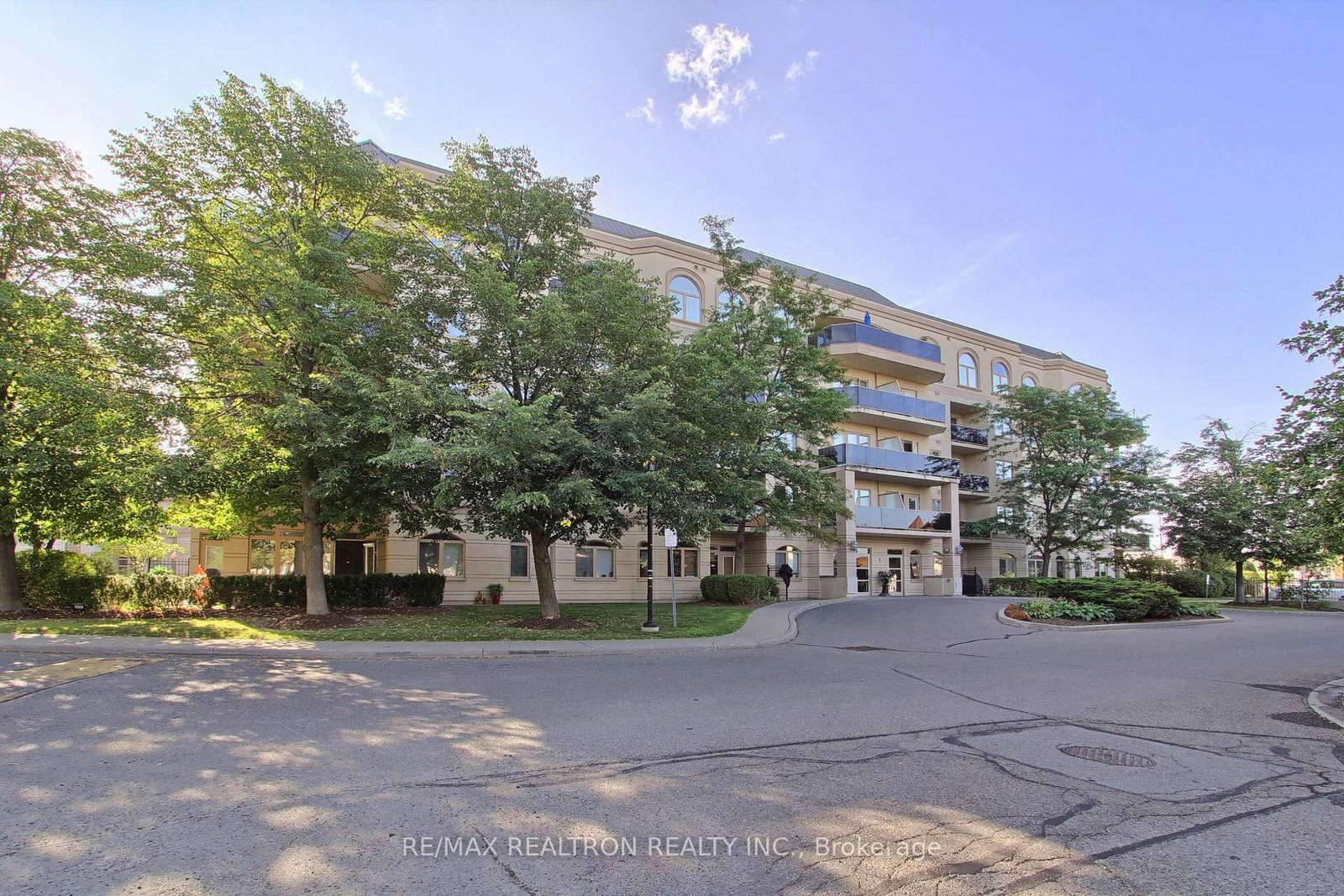 3-dayspring-circle-brampton-ontario-w13704774