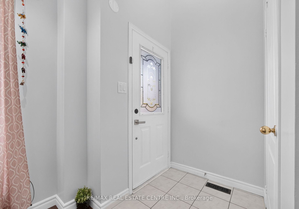 8-flatlands-way-brampton-ontario-w13704780